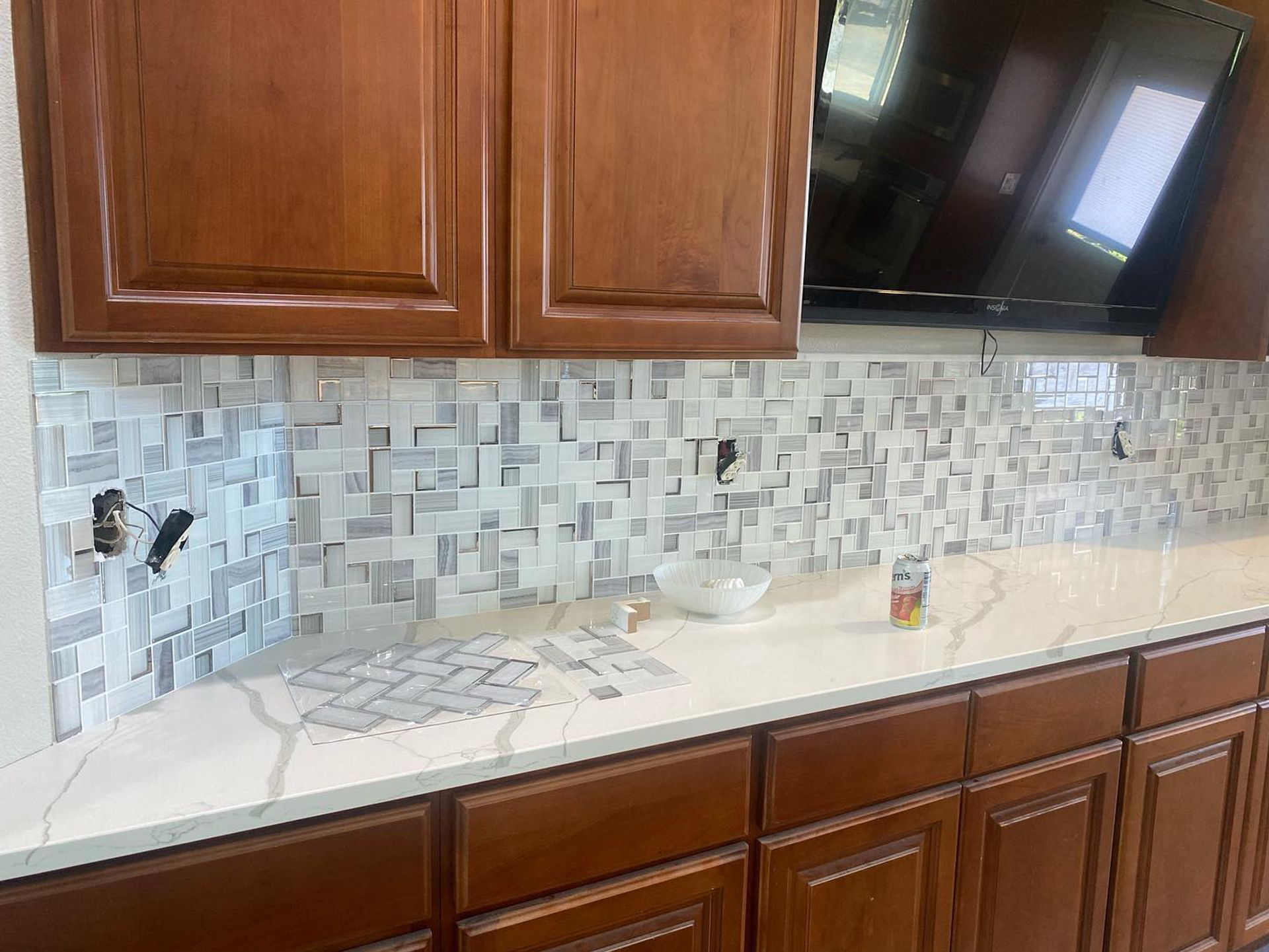 kitchen backsplash and cabinets